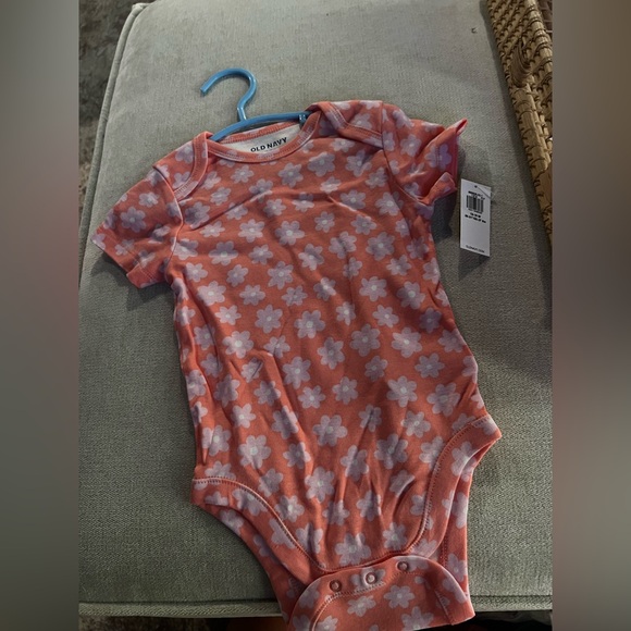 Old Navy 4 piece onesie set bundle - Picture 2 of 8